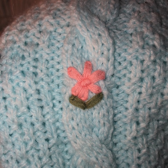 Cute floral sleeve sweater. Liked it when I bought it never ended up wearing it - Picture 3 of 5